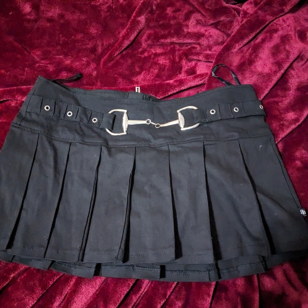 Royal bones large Goth skirt pleaded mini skirt y2k. Gothic punk hot topic emo